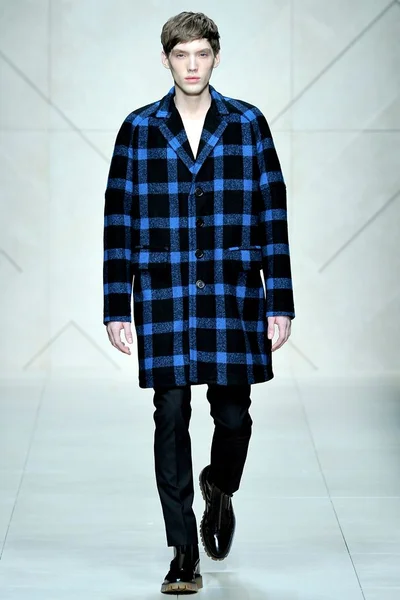 Look 3